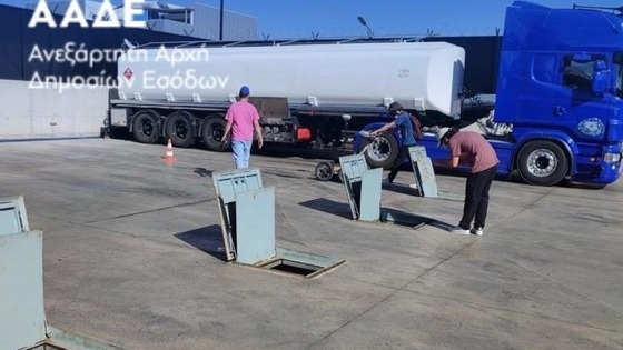 Οι ελεγκτές εκτιμούν ότι το συγκεκριμένο μείγμα επιχειρήθηκε να διοχετευθεί σε πρατήρια υγρών καυσίμων.